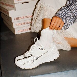 NIKE ZOOM VOMERO BNWT SIZE 7